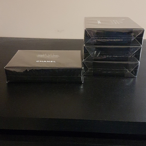 Chanel Le Lift Anti-Wrinkle Flash Eye Revitalizer - Picture 4 of 4